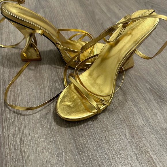Beautiful Gold Strappy Heels - Statement heels - Picture 4 of 11